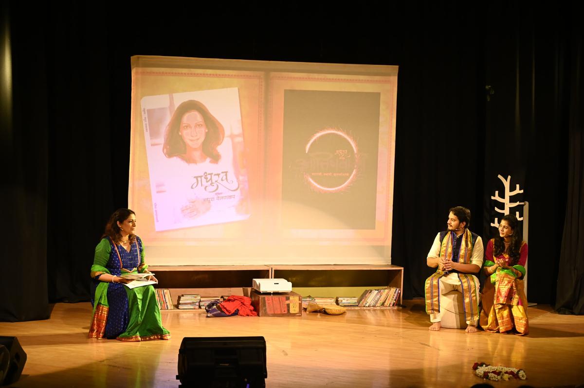 Scenes from the Marathi play Madhurav - Boru te Blog